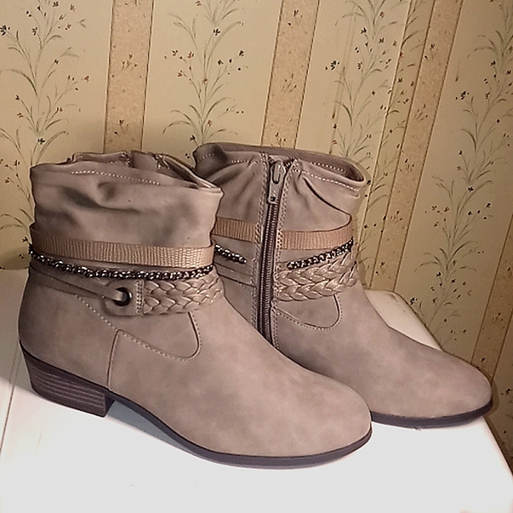 Big Girls' Wonder Nation size 4 tan ankle booties